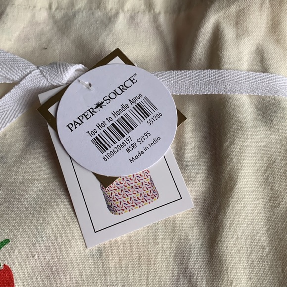 PaperSource To hot to handle Apron BNWT - Picture 5 of 7